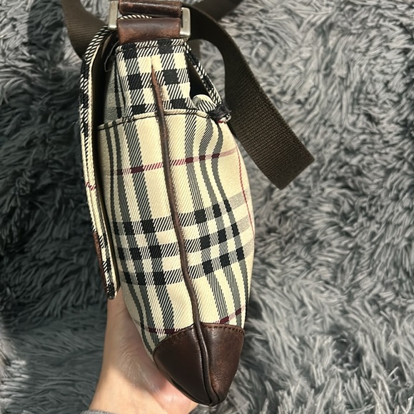 Burberry Fold Down Crossbody. - Picture 3 of 12